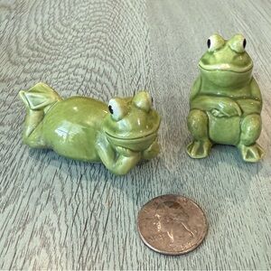 🚫SOLD🚫Vintage Pair Of Green Relaxing Frogs Big Eyes